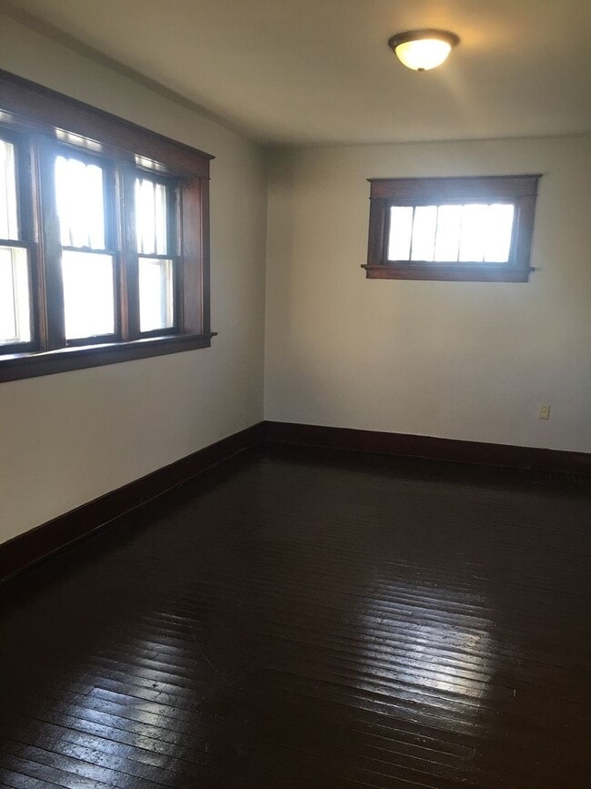 Foto del edificio - Spacious 3 Bedroom w/Covered Front Porch