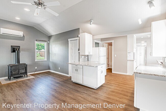 Foto del edificio - 2 br, 1 bath House - 6405 W Jefferson Pl