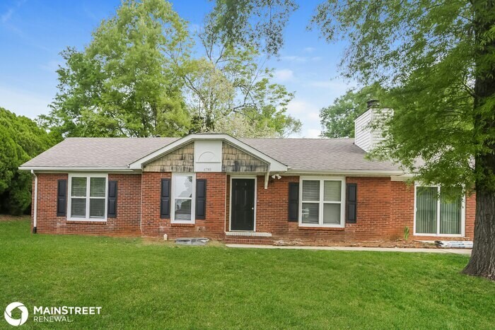 Primary Photo - 6740 ROCKLAKE DR, CHARLOTTE, NC 28214