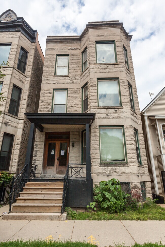 1032 W Roscoe St Unit 1, Chicago, IL 60657 Apartments in Chicago, IL