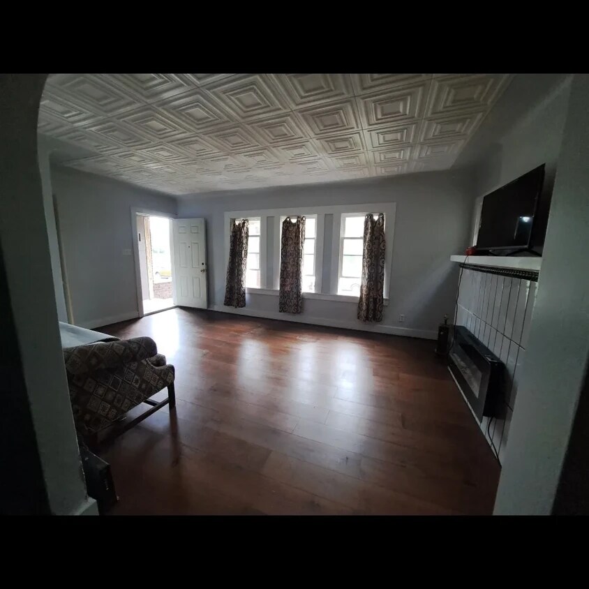 Living Room - 3242 Tyler St