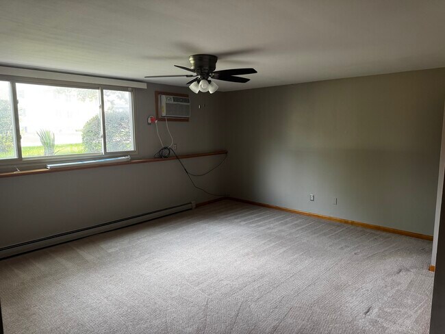 Foto del edificio - 125 Twin Oaks Dr