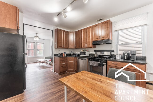 Building Photo - 2616 N Marshfield Ave