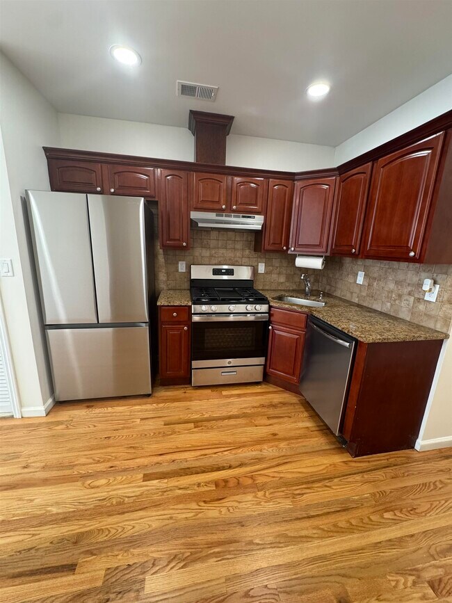 Foto del edificio - 142 Webster Ave