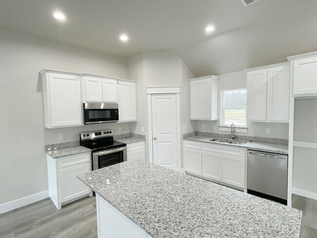Building Photo - Cozy 3 bed, 2 bath in charming neighborhood