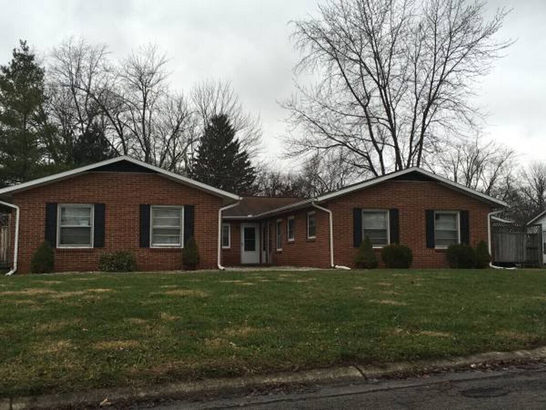 Primary Photo - 101 N Bittersweet Ln