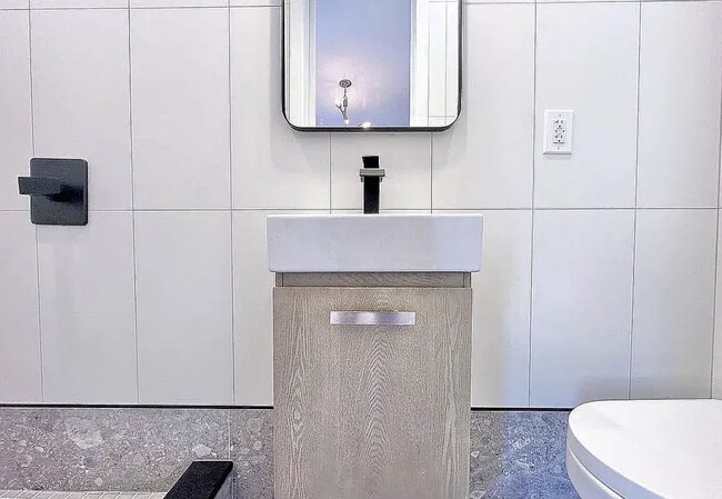 Building Photo - 83 Beadel St