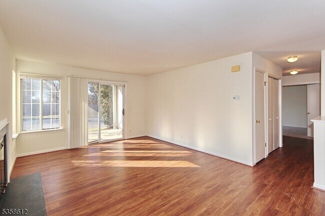 Foto del edificio - 87 Mayfield Rd