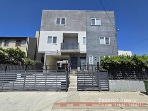 Building Photo - 147 Roselake Ave