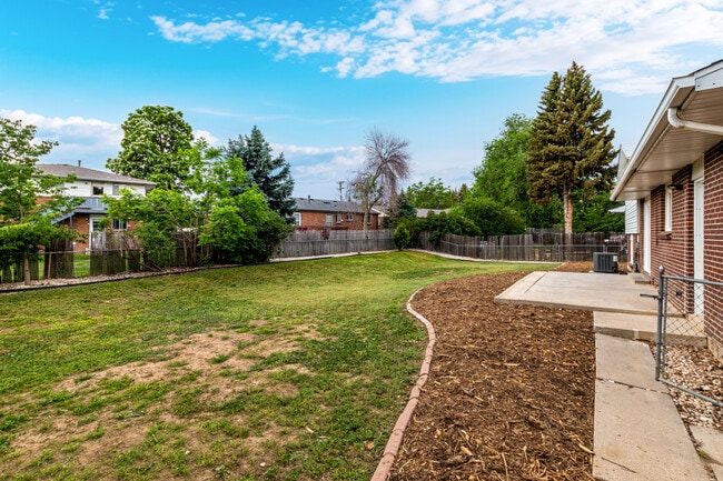 Building Photo - 1011 Yeager Dr