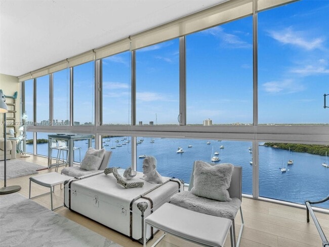 Foto del edificio - 7934 West Dr