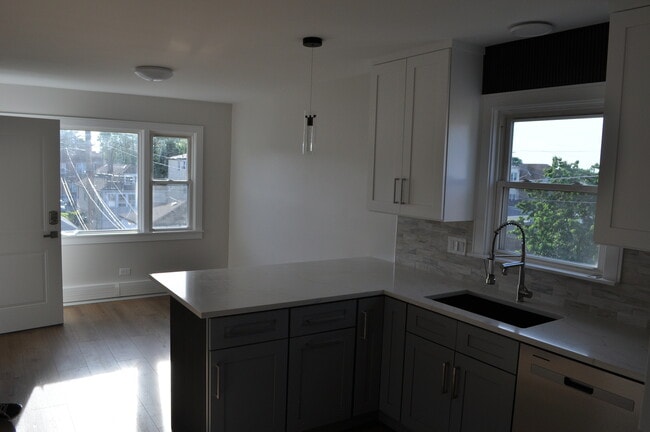 Building Photo - 2720 N Menard Ave