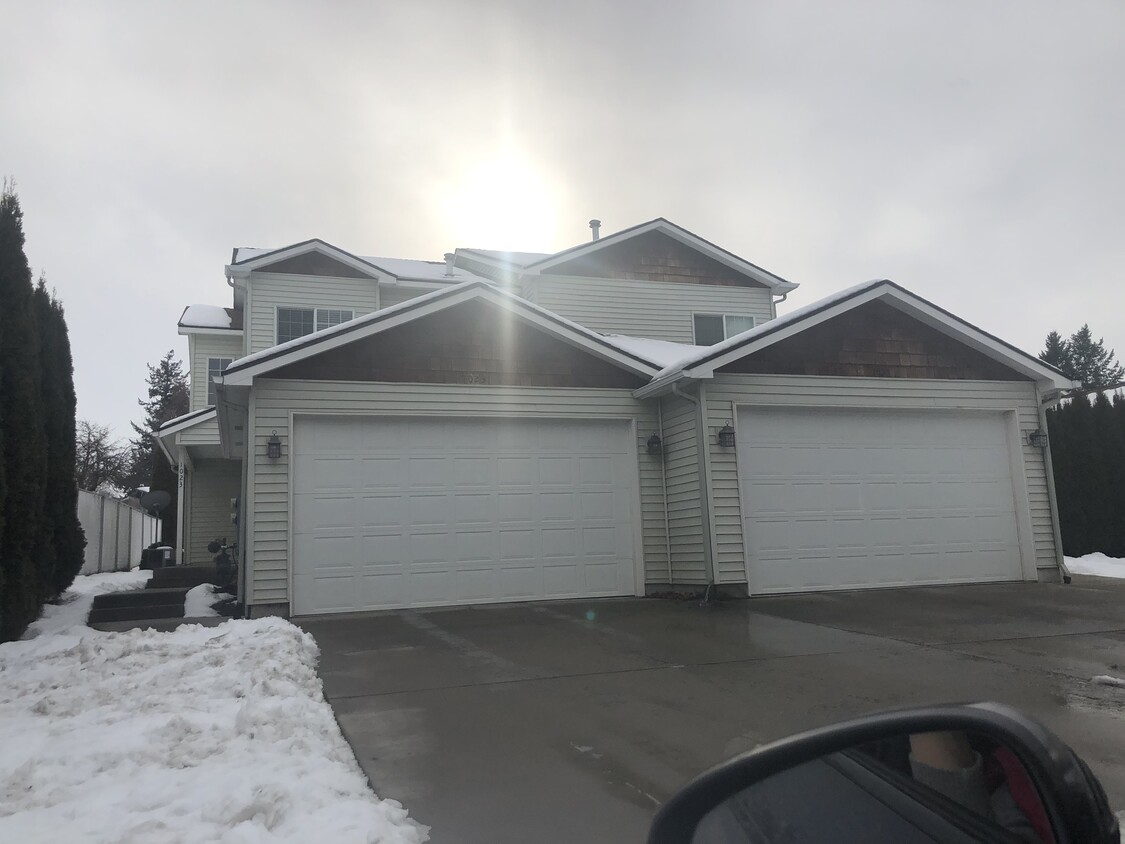 Front of Duplex Unit - 1023 S Evergreen Rd