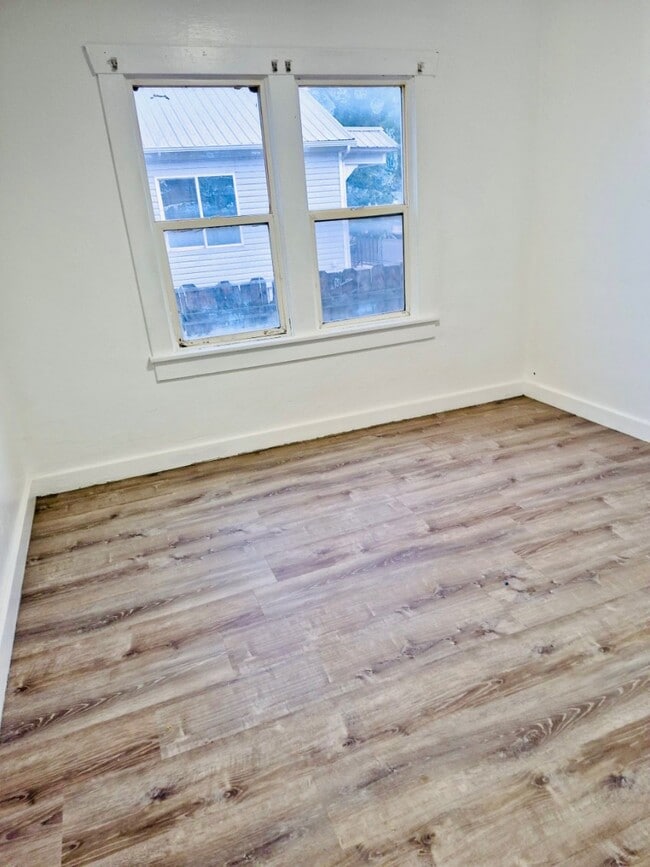 Building Photo - 254 N 10th Ave