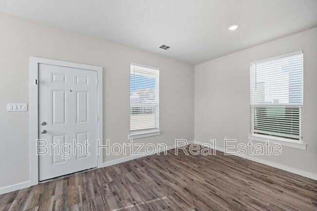 Foto del edificio - 3413 Valley Vista Dr