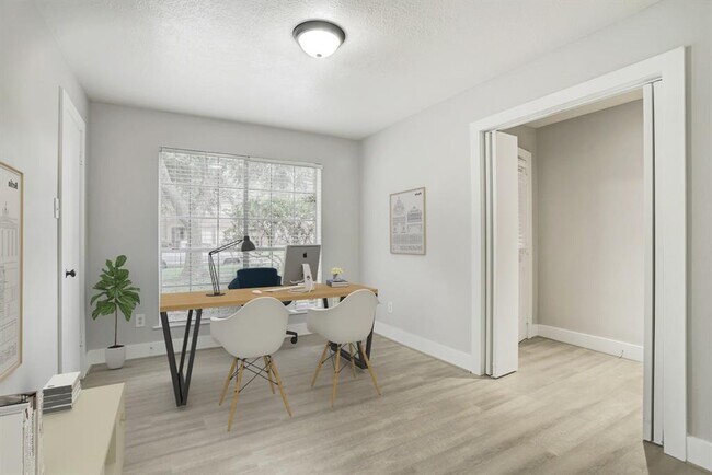 Building Photo - 7019 Echo Pines Dr