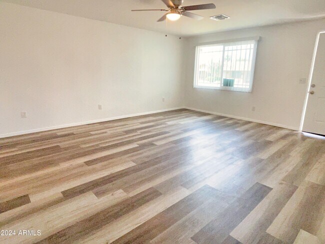 Building Photo - 2027 N 66th Dr