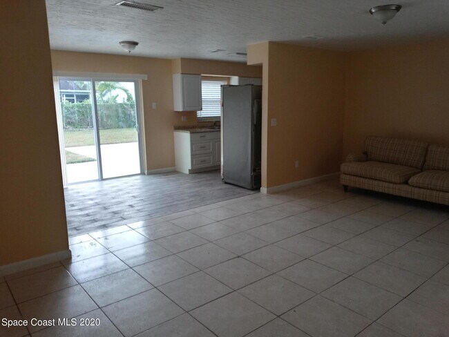 Building Photo - 2449 Mercury Dr