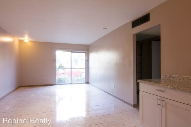 Building Photo - 1700 SW 16th Ct