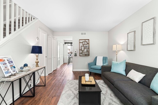 Living room - Brook Hill Townhouse - Students Save Up to 10%