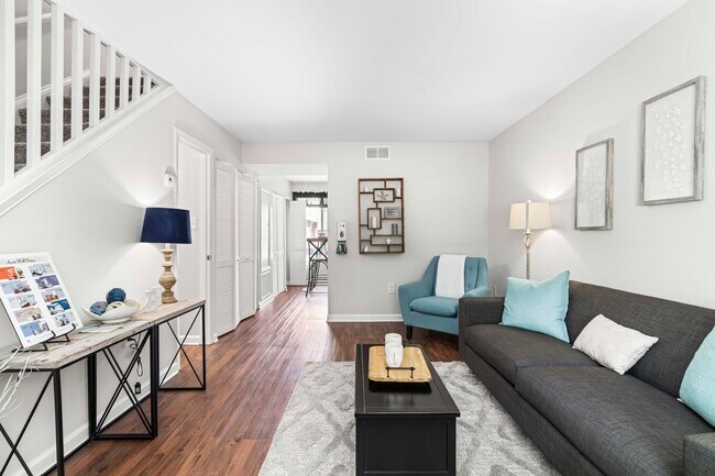 Living room - Brook Hill Townhouse - Students Save Up to 10%