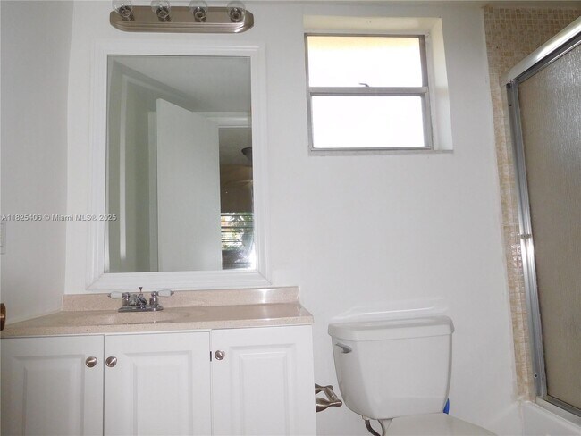 Foto del edificio - 2790 NE 201st Terrace