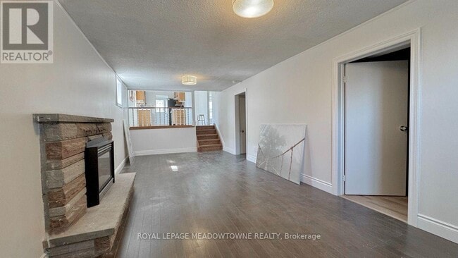 Building Photo - 739 Consort Crescent