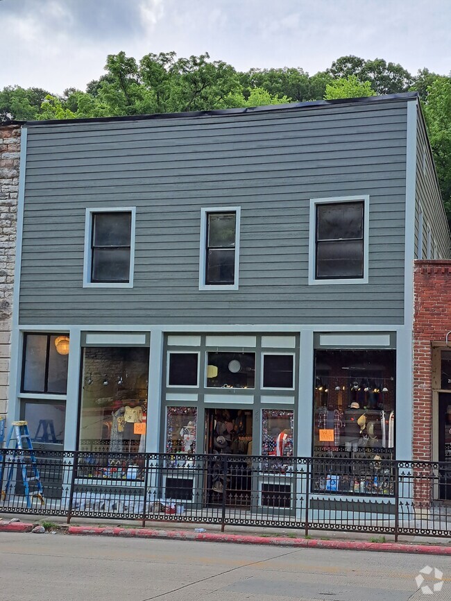 Building Photo - 26 1/2 S Main St