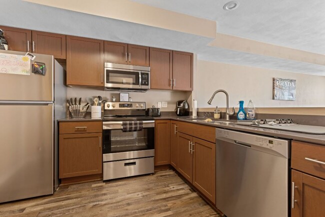Foto del edificio - 2 Bedroom 1.5 Bath Spacious Townhome
