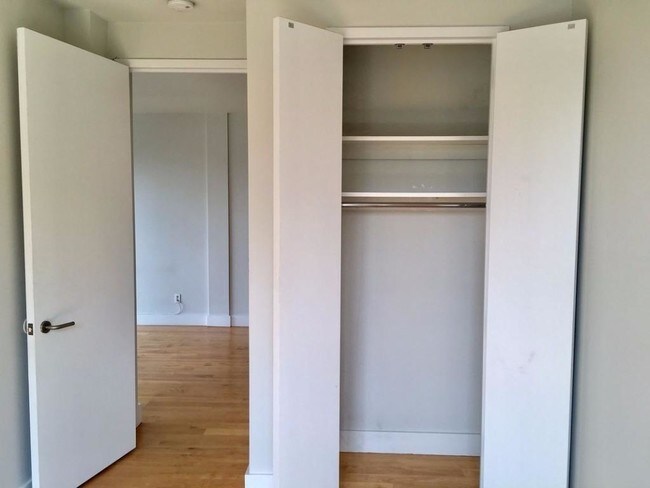 Foto del edificio - 836 Dekalb Ave