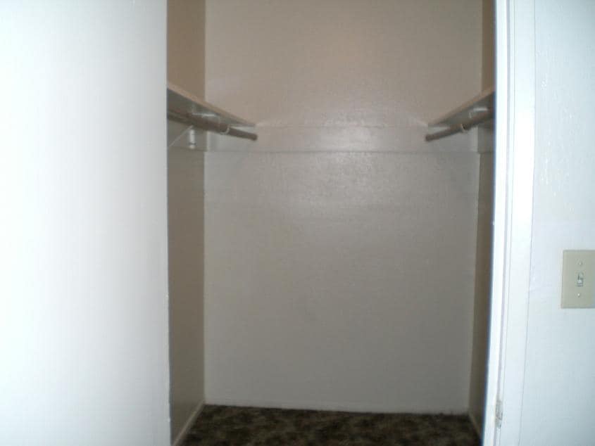 Walk-in Closet - Lake Crest Apartments