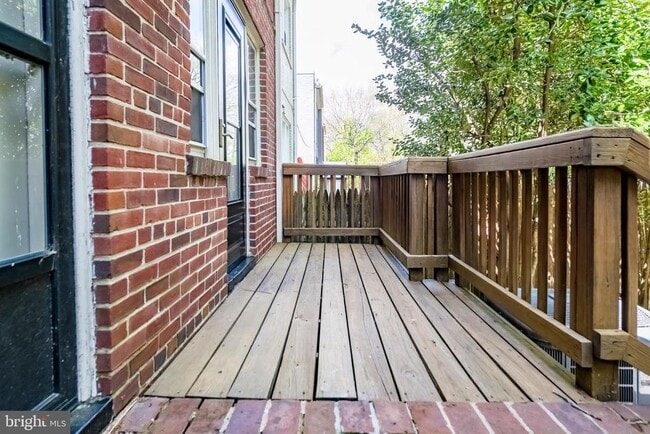 Foto del edificio - 4817 Reservoir Rd NW