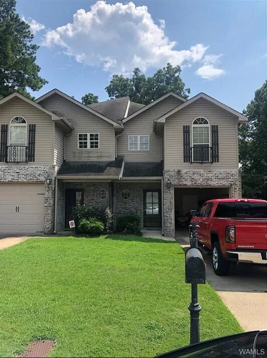 Front - 1807 Saint Charles Way