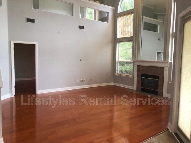 Building Photo - 1003 Garrison Dr