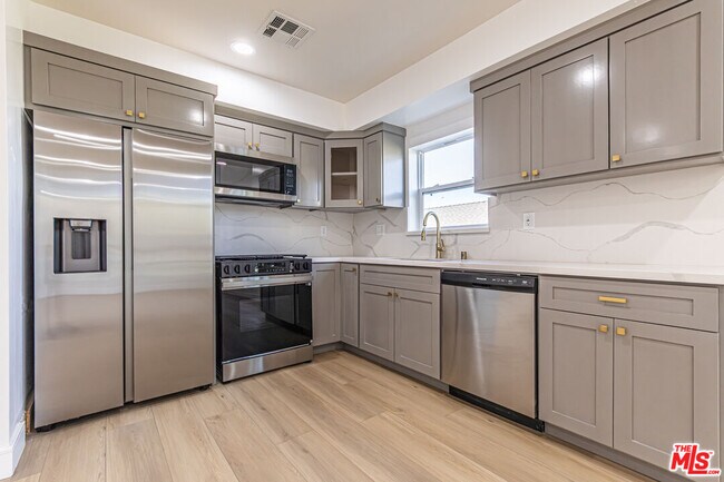 Foto del edificio - 5436 Romaine St