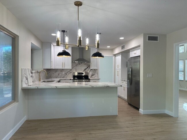 Building Photo - Newly Remodeled home, 3bed, 2 bath NO HOA