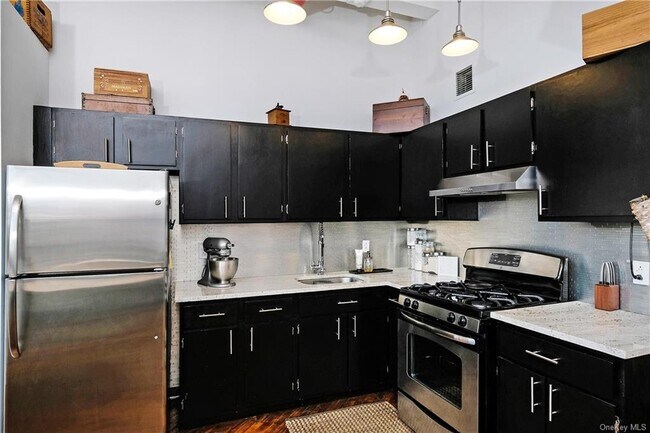 Building Photo - 52 Webster Ave