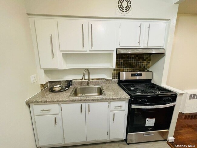 Foto del edificio - 686 E 78th St