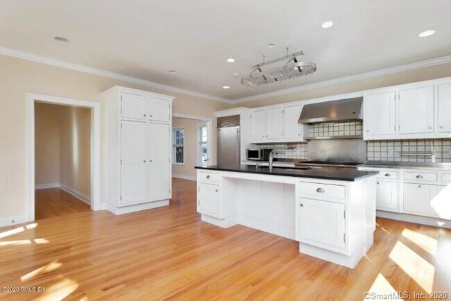 Building Photo - 1 Gisborne Pl