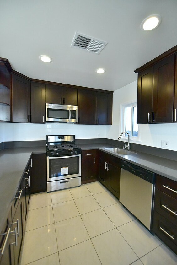 Foto principal - 2750 S Cochran Ave
