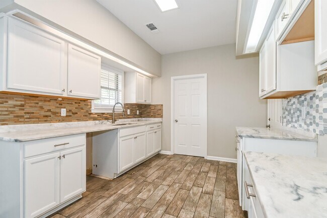 Foto del edificio - 5535 Liberty Ridge Cove