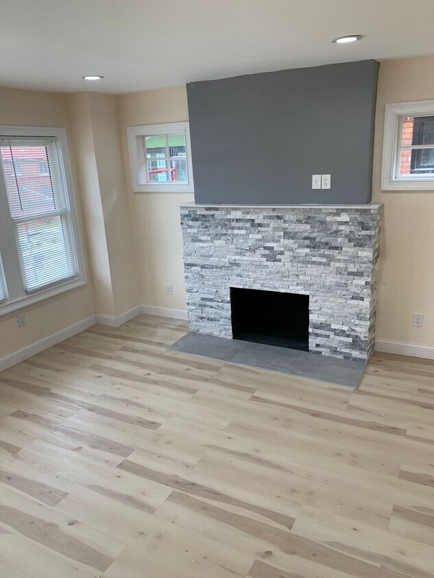 Primary Photo - 2309 W Euclid St