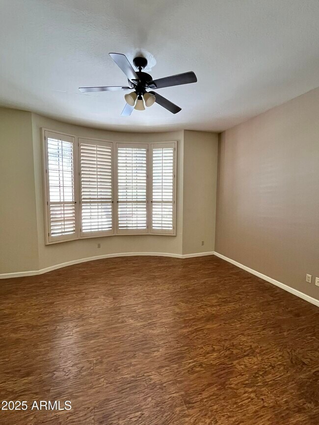 Foto del edificio - 7955 E Chaparral Rd