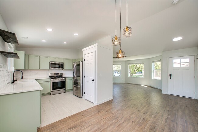 Foto del edificio - 2041 E Oakridge Ct