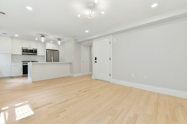 Building Photo - 183 Maverick St