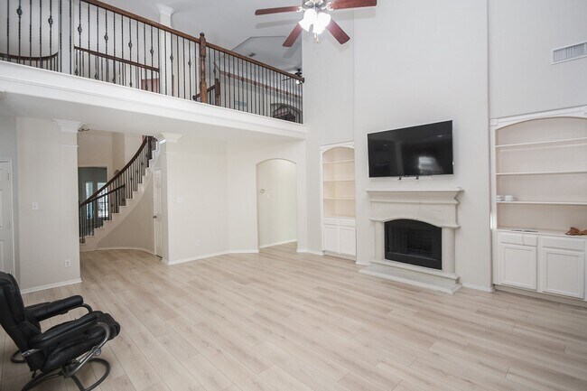 Foto del edificio - 26719 Wolfs Hill Ln