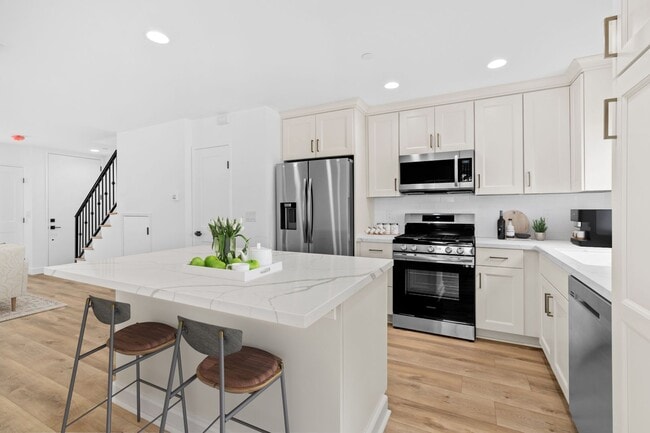 Building Photo - Beautiful 2 Bed, 2.5 Bath Condo in Dover V...