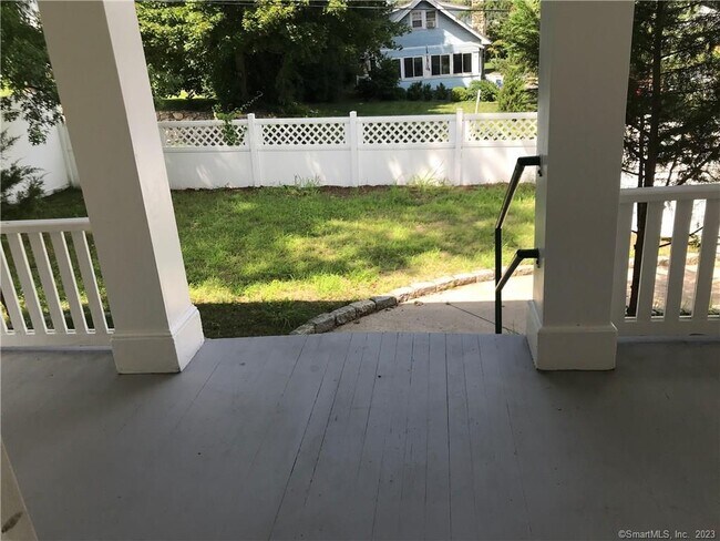 Foto del edificio - 42 Weed Hill Ave