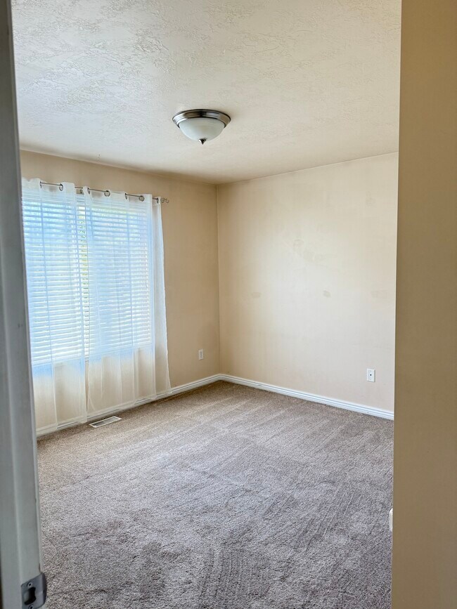Foto del edificio - 2215 W Samuel Dr
