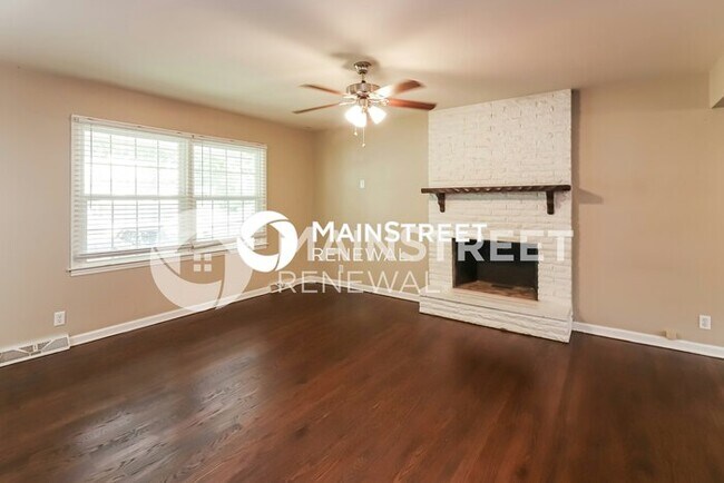 Foto del edificio - 4 Bedroom Pet-Friendly Home in Raytown, MO with Main Street Renewal
